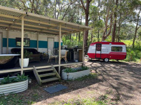 Crescent Head, stylish retro caravans, deck, bathroom, bush setting near beach